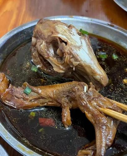 一口气能吃五个的衢州辣鸭头,好吃到让人停不下来呀!(图4) 一口气能吃五个的衢州辣鸭头,好吃到让人停不下来呀!(图4)