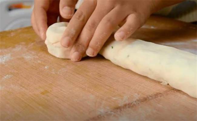 发面葱花饼家常做法,简单快速,烙上一锅不够全家吃,太香了(图4) 发面葱花饼家常做法,简单快速,烙上一锅不够全家吃,太香了(图4)