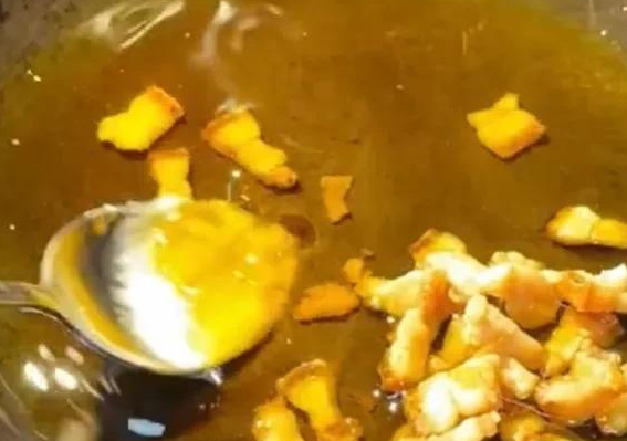 炒莲藕别直接下锅焯水,大厨教你一招,爽口清脆不发黑,太下饭了(图9) image.png