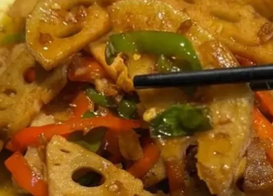 炒莲藕别直接下锅焯水,大厨教你一招,爽口清脆不发黑,太下饭了(图12) image.png